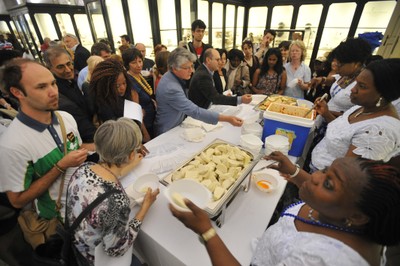 Buffet con assaggi a base di Yam nella Sala dell'Archeologia